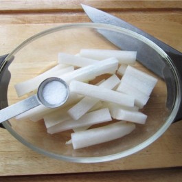 辣萝卜条的腌制方法(辣萝卜条的腌制方法配料比例)