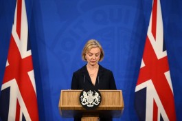 英国首相特拉斯：为错误道歉但不辞职