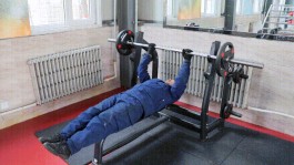 单杠的练习方法(单杠的几种练法)