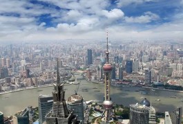 一边频繁减持，一边坐上“外滩地主”，郭广昌打的什么算盘？