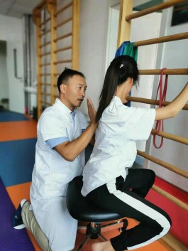 脊柱侧弯锻炼方法(哪项是脊柱侧弯锻炼方法)