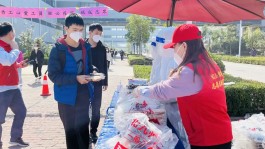 疫情下的郑州富士康：保障20万人次免费一日三餐